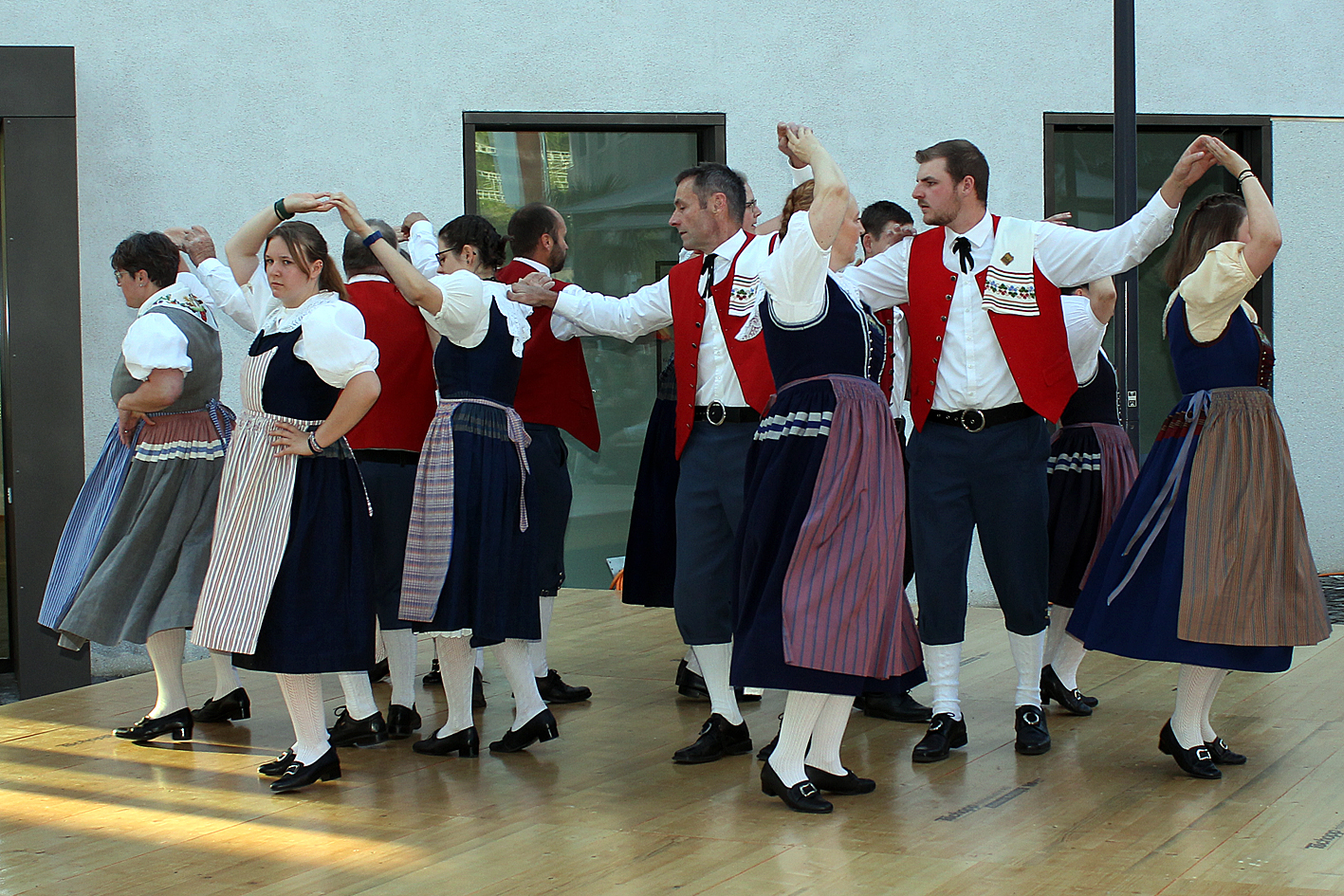 14. Juni: Örgeliklänge und Trachtentänze / Örgelik sounds and traditional dances